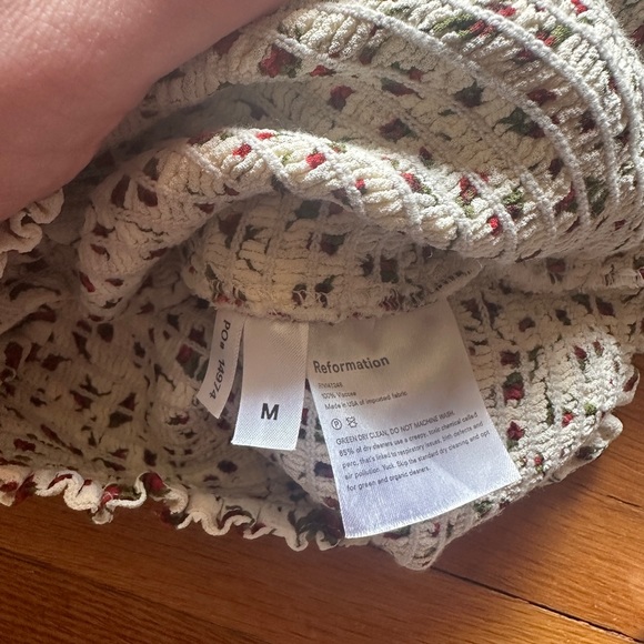 Reformation Rose Scrunchie Top, Size M, NWOT - Picture 6 of 6